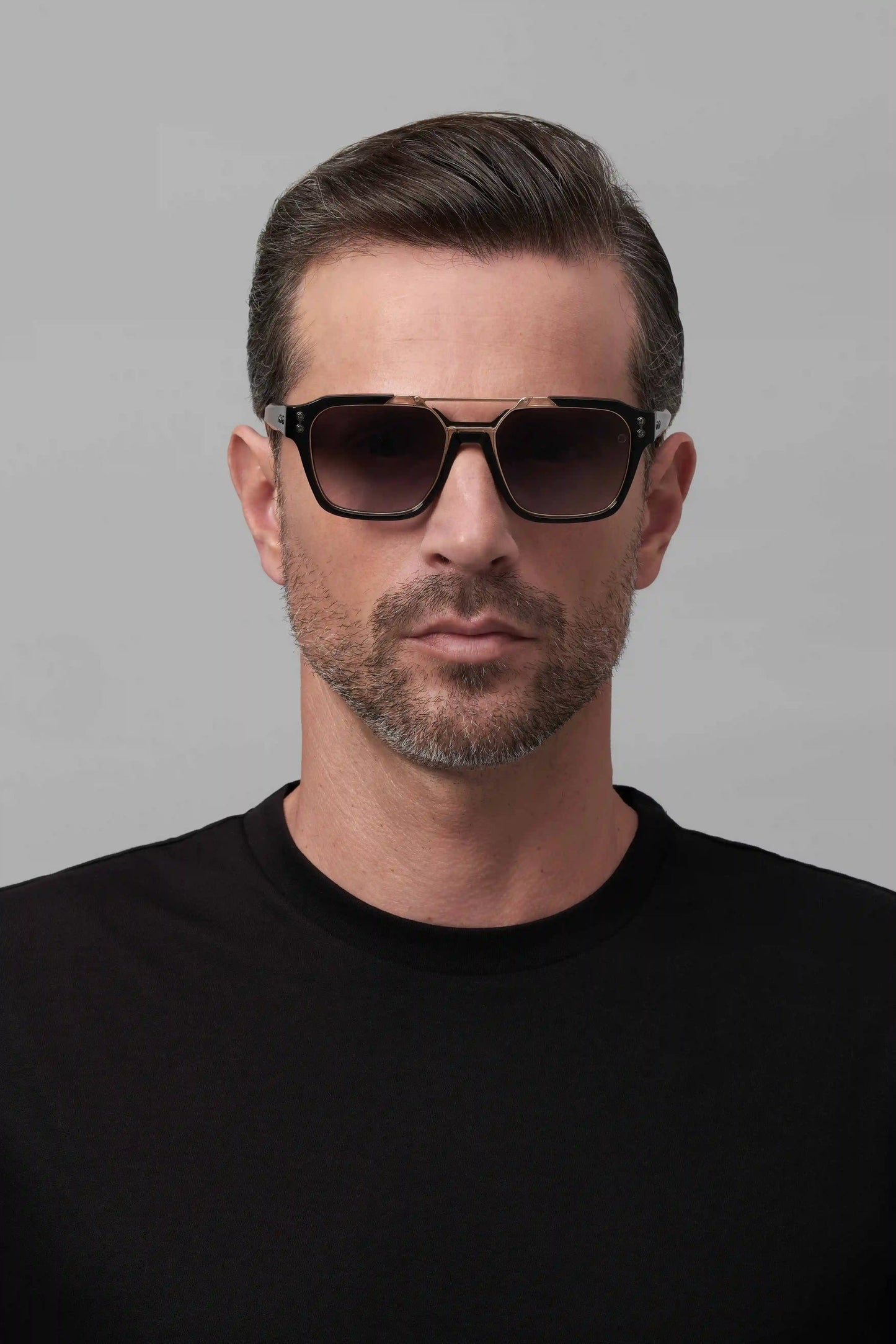 Akoni Sunglasses Black Discovery